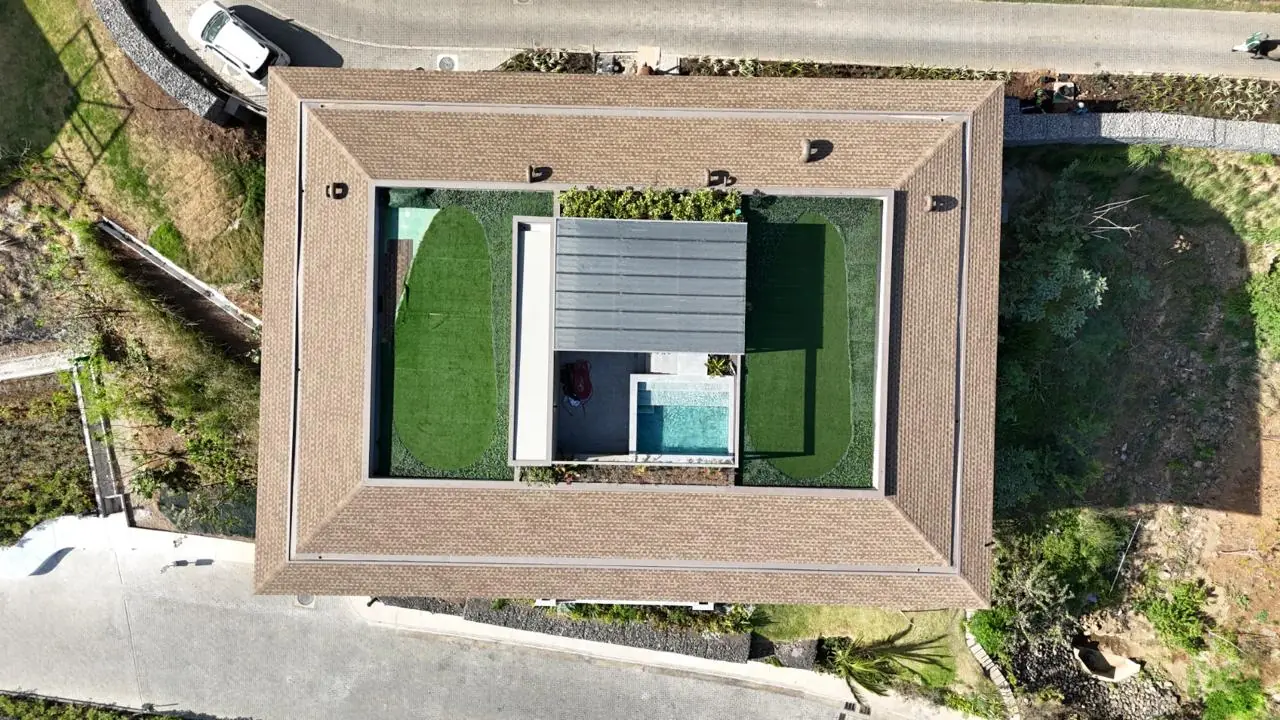 Patio con piscina, visto desde arriba