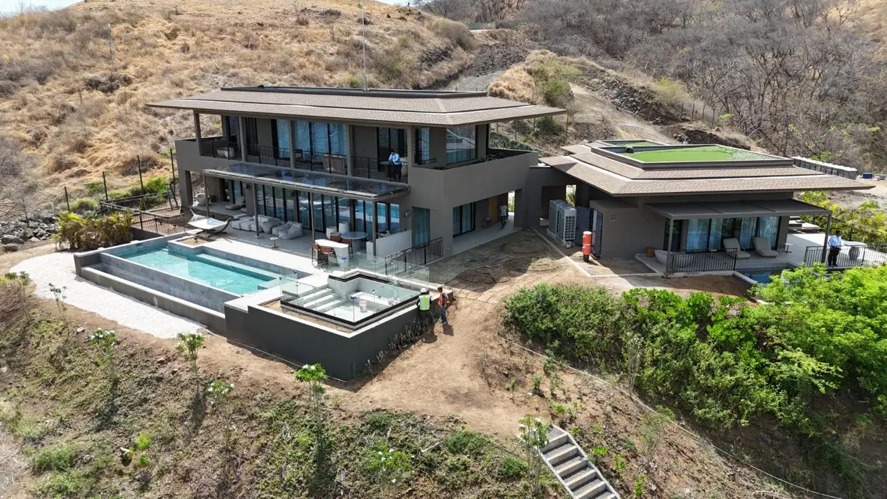 Villa terminada con piscina y spa